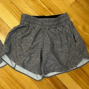 Lululemon Track That Mid-Rise Lined Short 5" - size 4